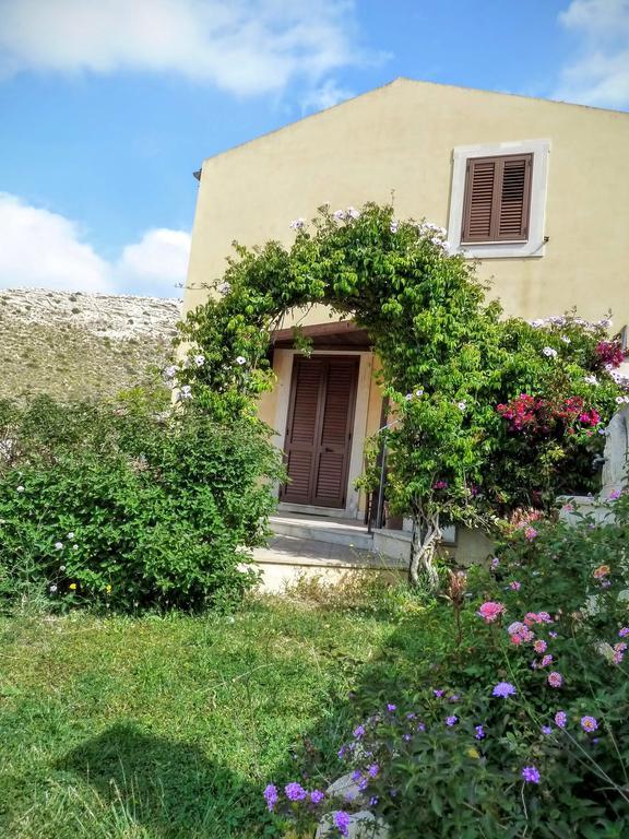 ノート Agriturismo Timpa Del Soleヴィラ エクステリア 写真